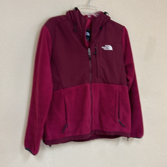 The North Face  womans burgundy full zip Fleece Hooded Jacket size M - Picture 3 of 17